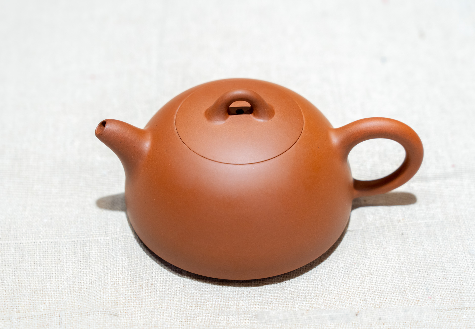 这是我朋友纯手工制作的茶壶