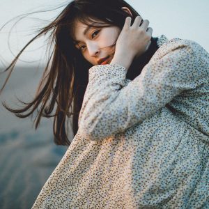 使用 Bing 每日图片作为网站首页背景图像