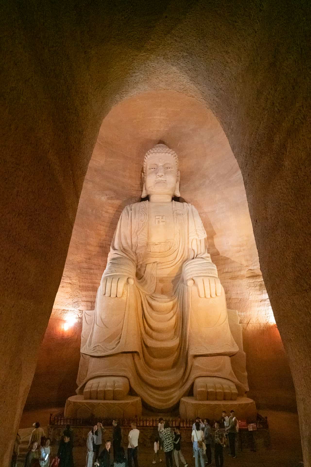 东方佛都的地宫内部释迦牟尼做佛