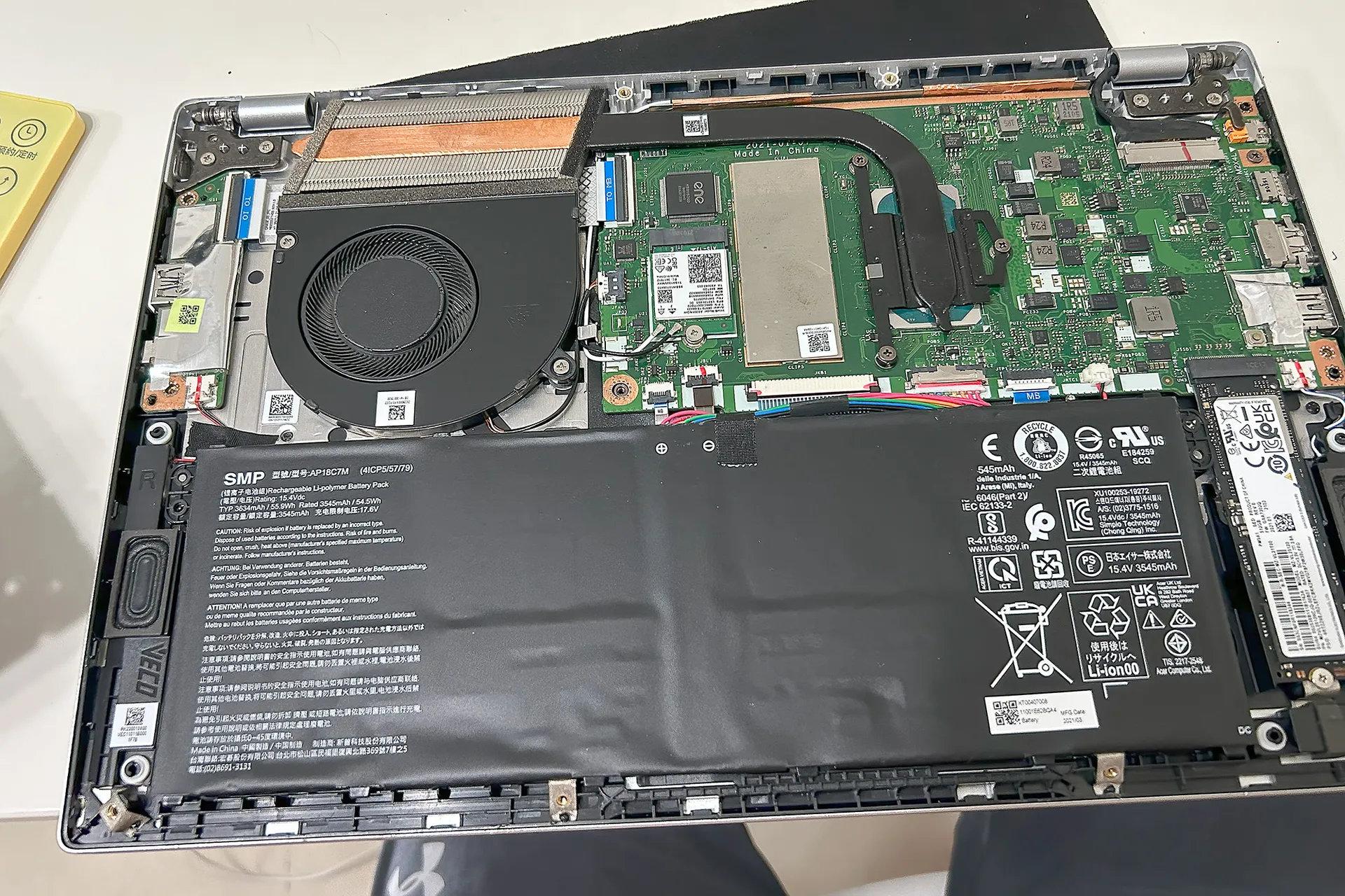 宏碁 Swift 3 SF314-511 的电池还挺大一块,这电脑整体功耗不高,所以续航挺不错~