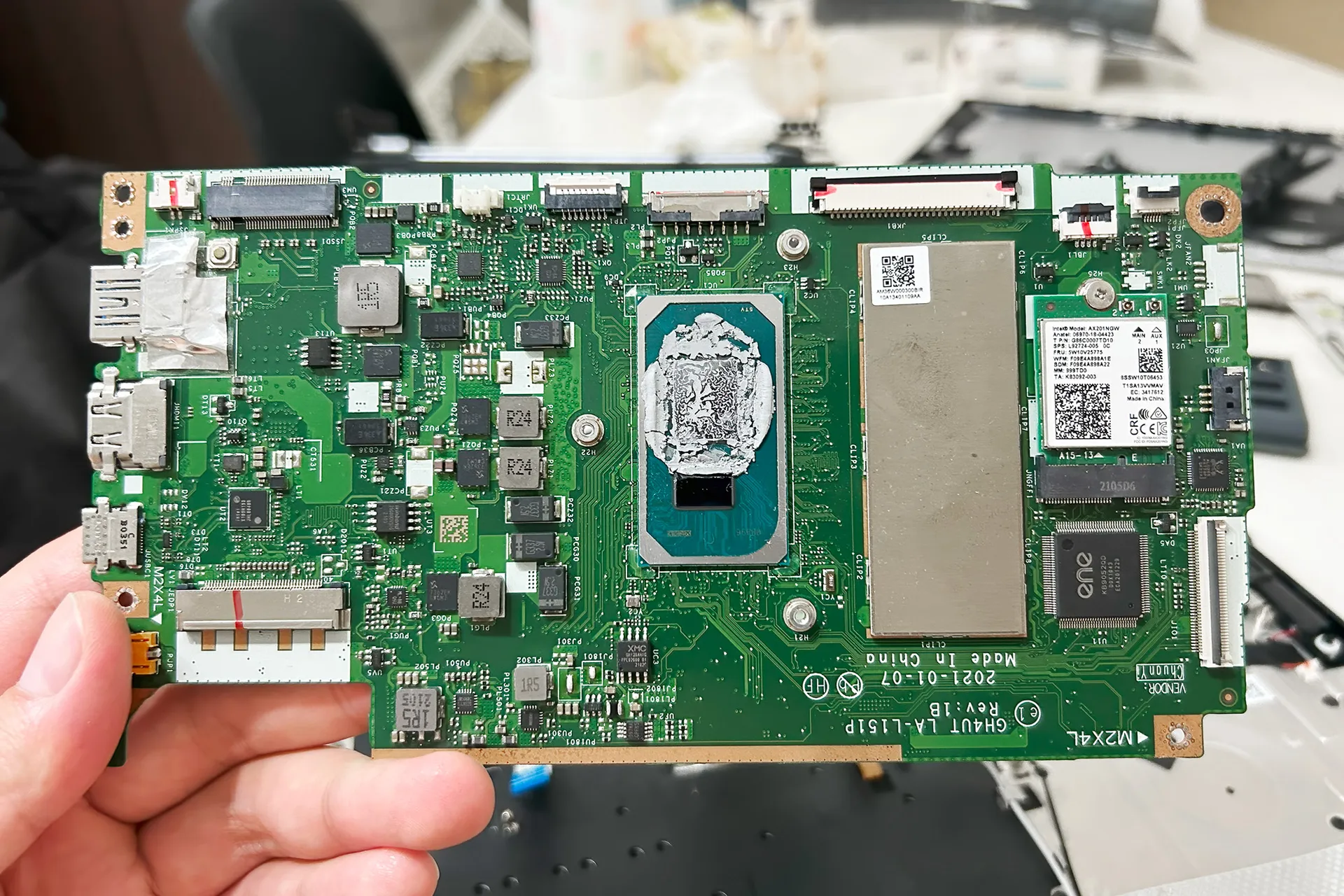 宏碁 Swift 3 SF314-511 主板,右边这块银色的是硬盘?