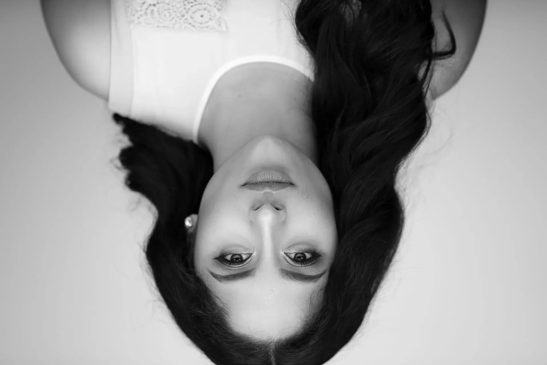 拍照时如何找到适合自己脸型的角度