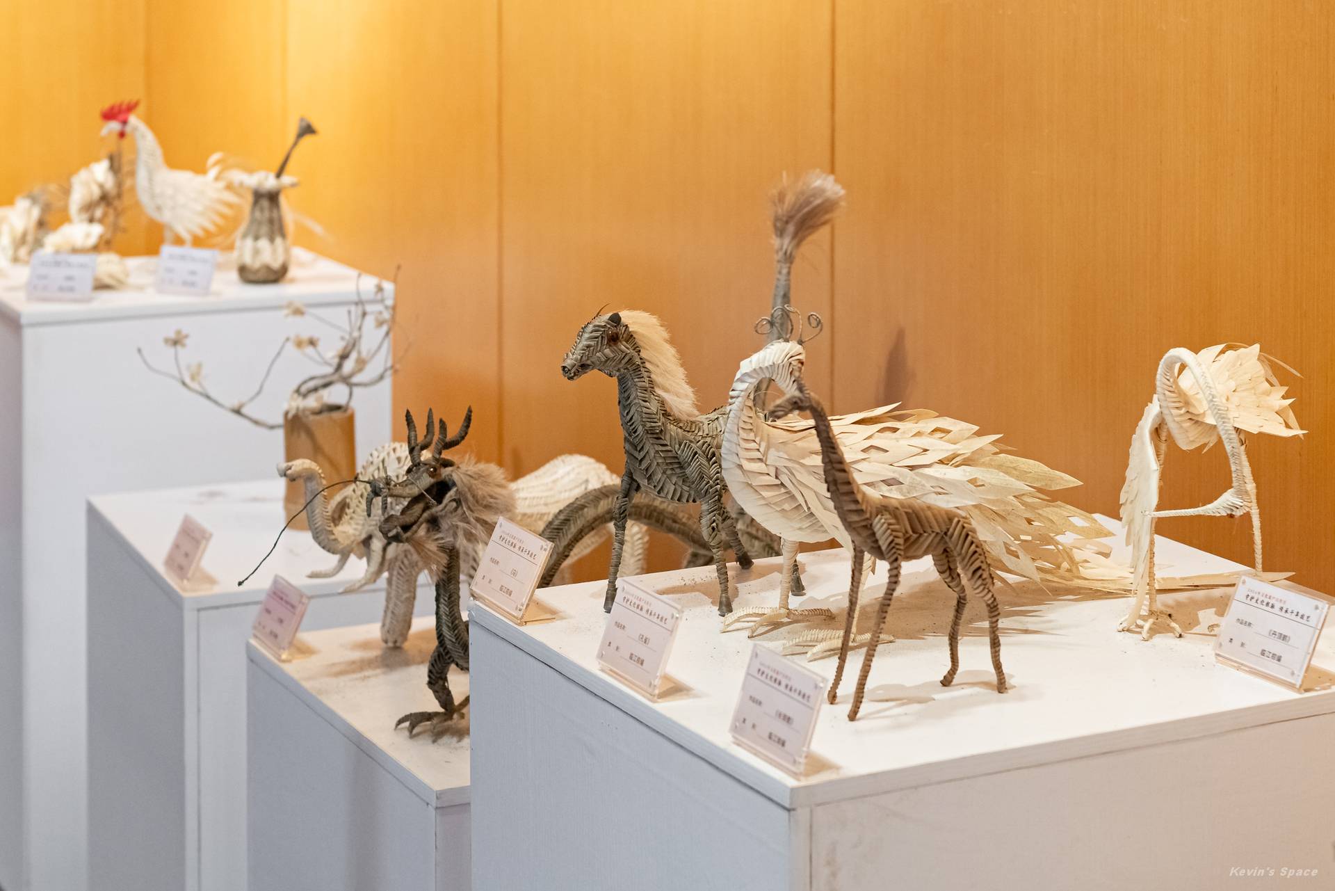 打卡重庆永川美术馆：艺香剪纸、三峡蝶画、李氏刻瓷和永川棕编技艺…