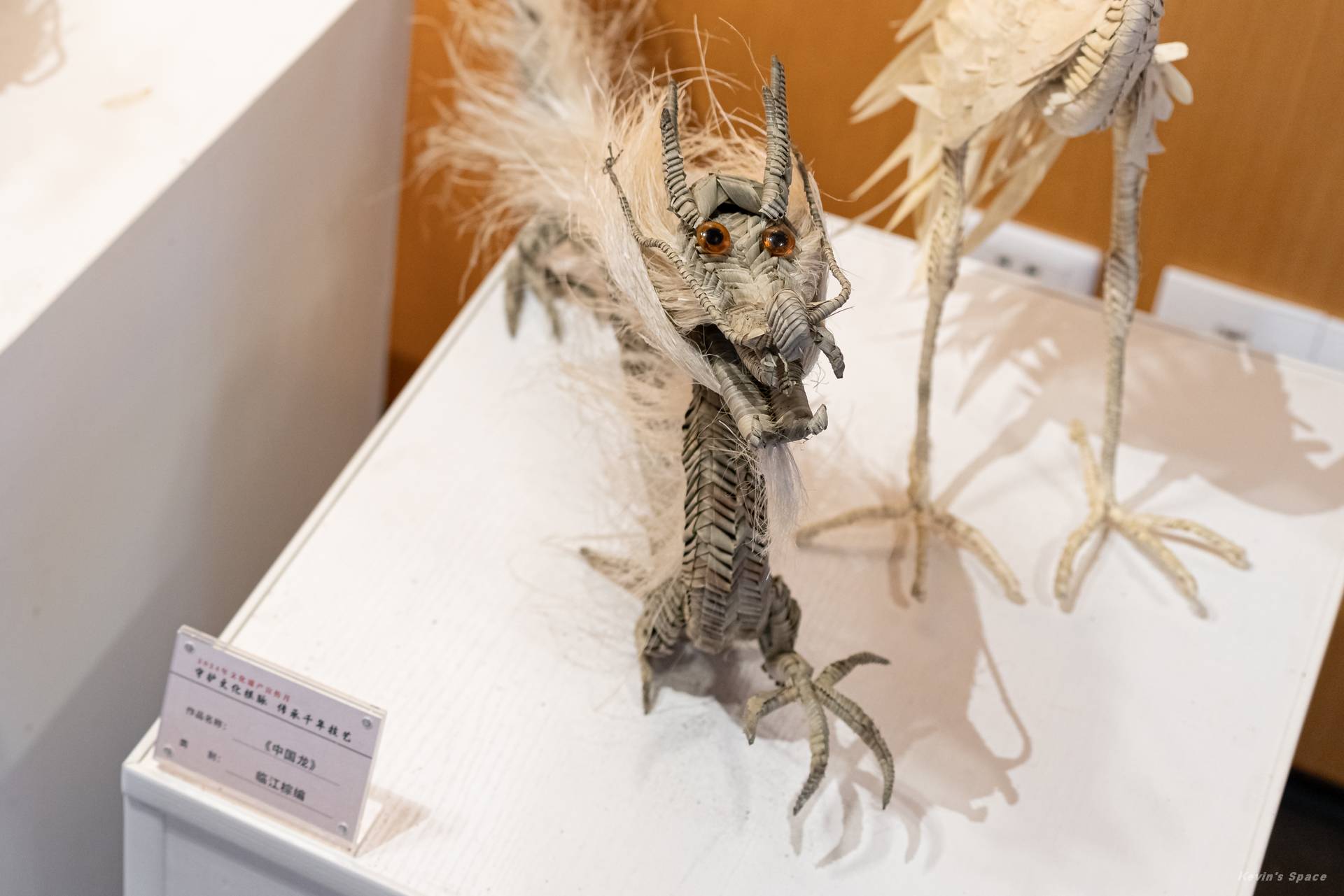 打卡重庆永川美术馆：艺香剪纸、三峡蝶画、李氏刻瓷和永川棕编技艺…