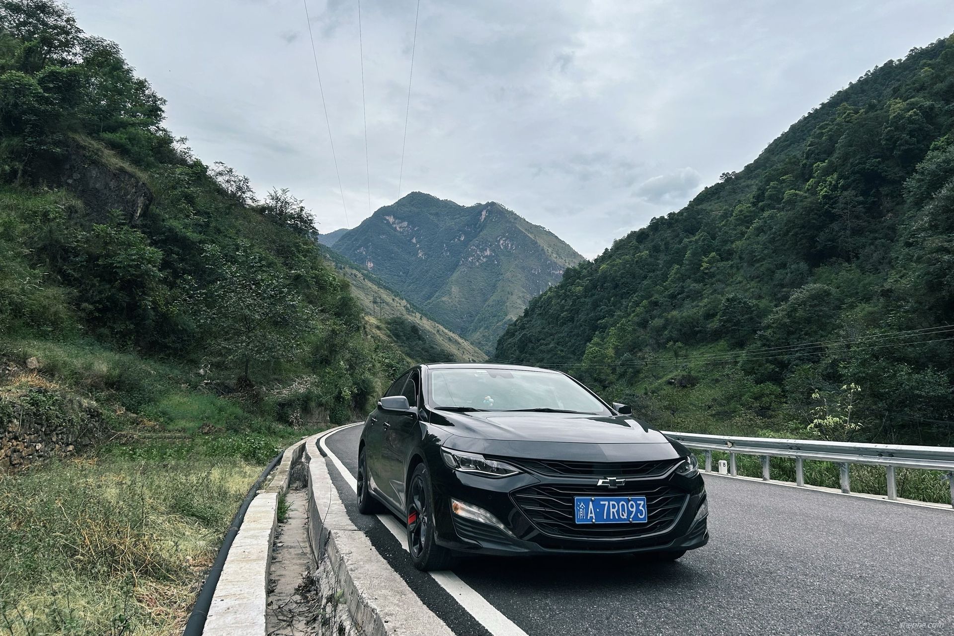 石甘公路最美的一段路，夏季特别适合露营（海拔2k左右，有河流草场）