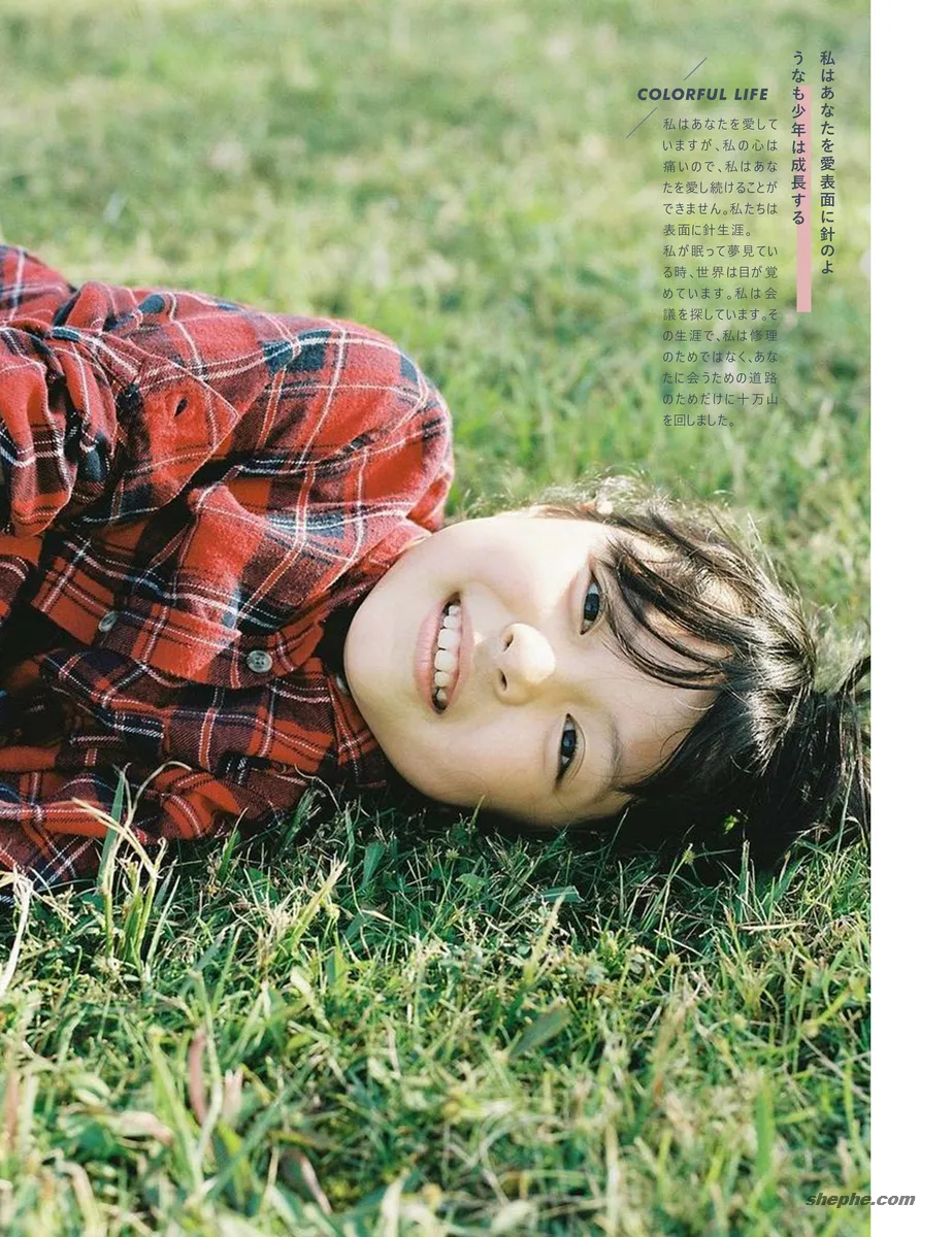 日系文艺清新写真画册排版 PSD 文件，含字体