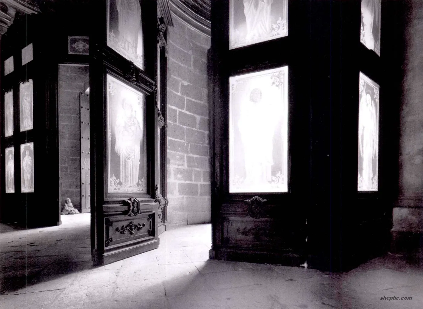 如何理解摄影构图中的统一思想与简约之美？