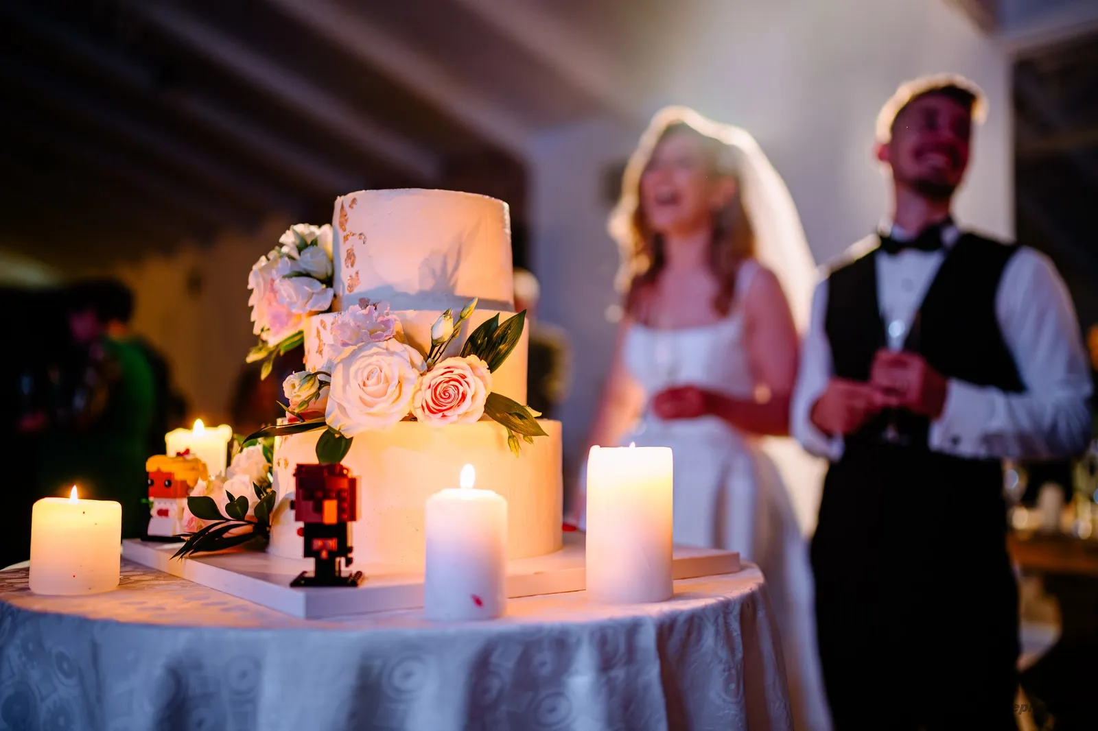 婚礼蛋糕怎么拍？构图、光线与参数全流程详解