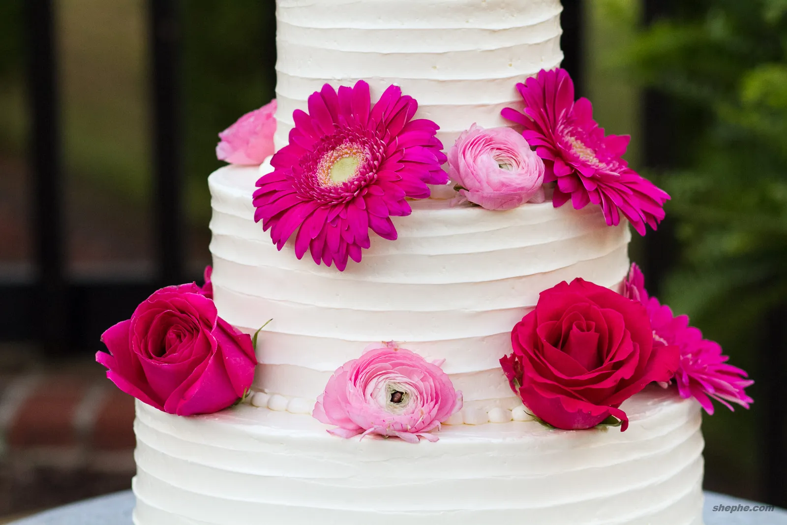 婚礼蛋糕怎么拍？构图、光线与参数全流程详解