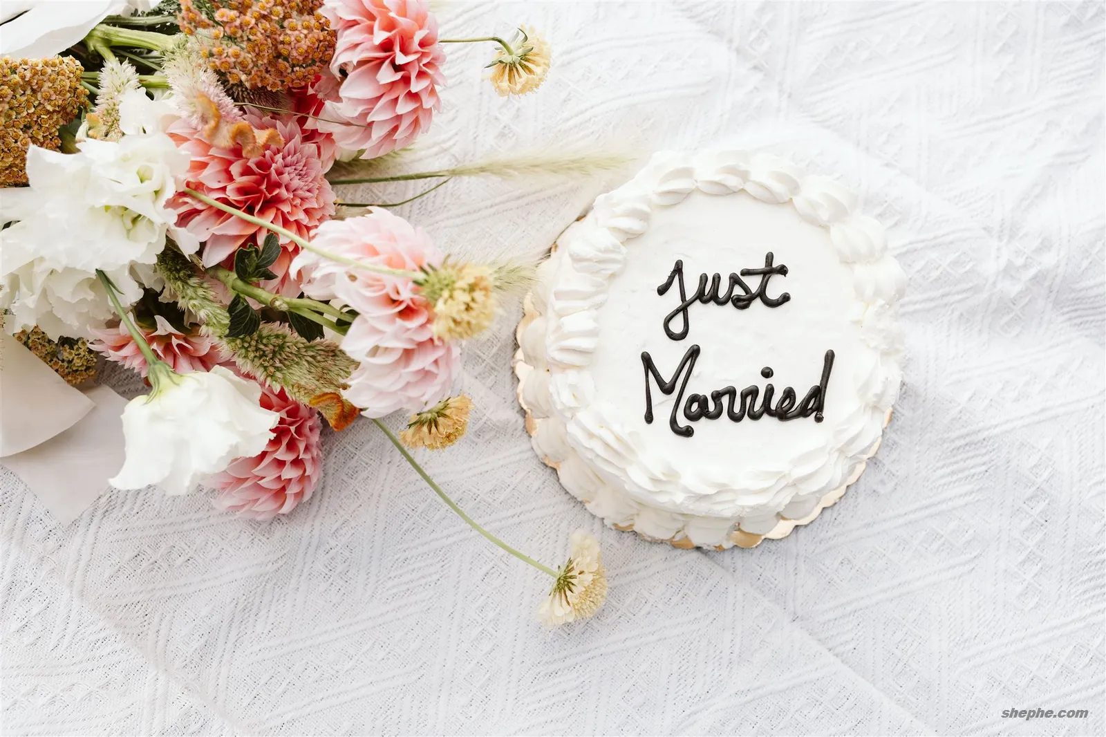 婚礼蛋糕怎么拍？构图、光线与参数全流程详解