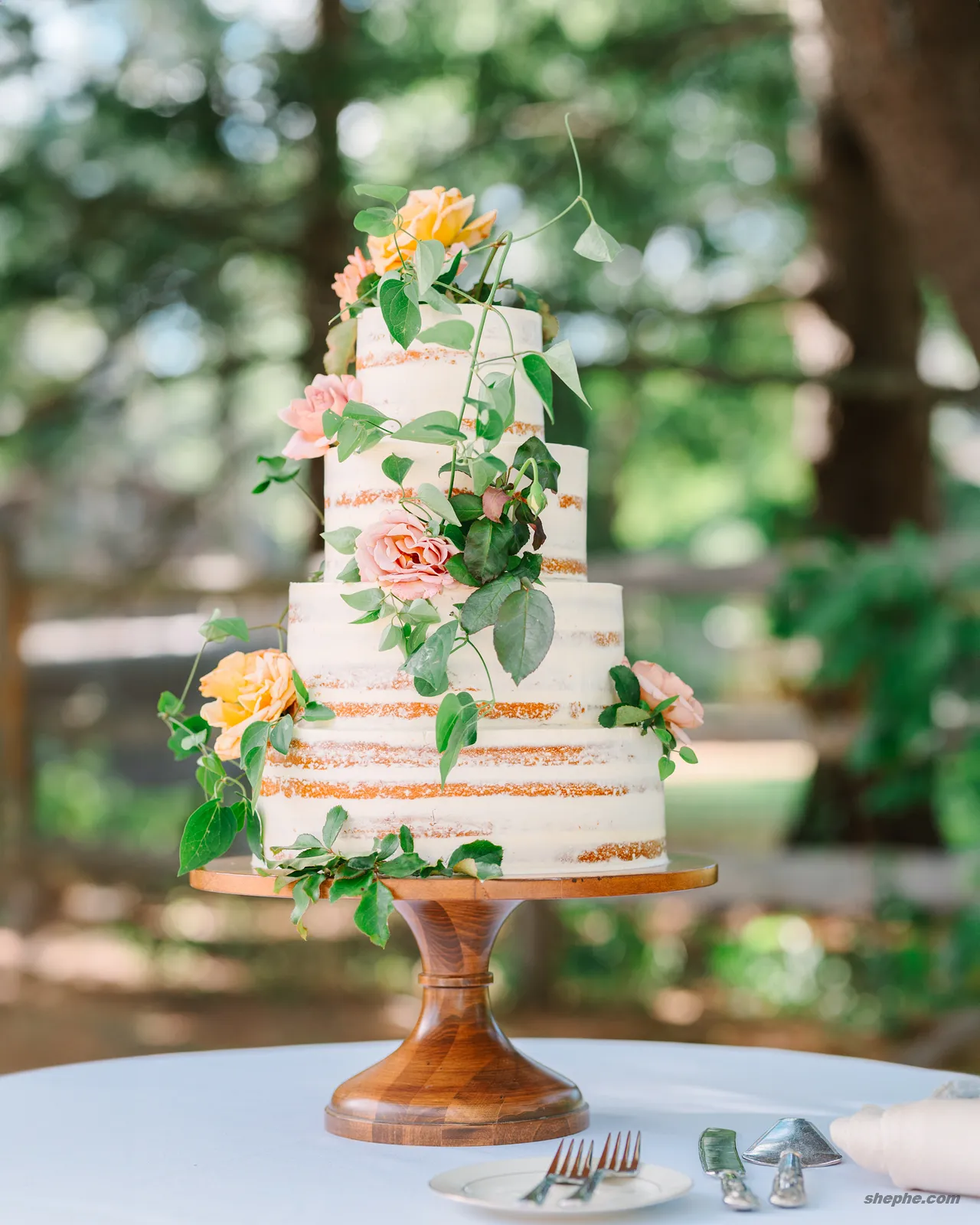 婚礼蛋糕怎么拍？构图、光线与参数全流程详解