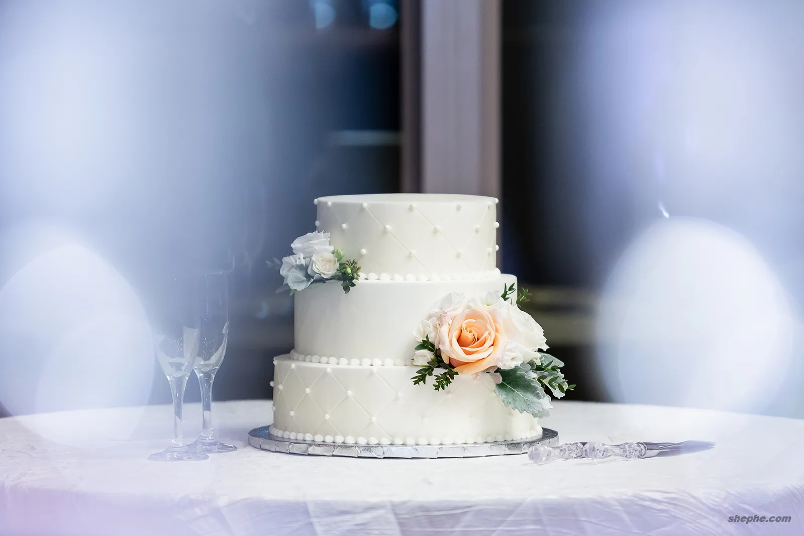 婚礼蛋糕怎么拍？构图、光线与参数全流程详解