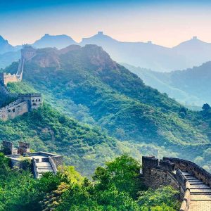 必应每日一图合集：长城的巍峨与初夏盛开的鲜花  | 2026 第 18 周