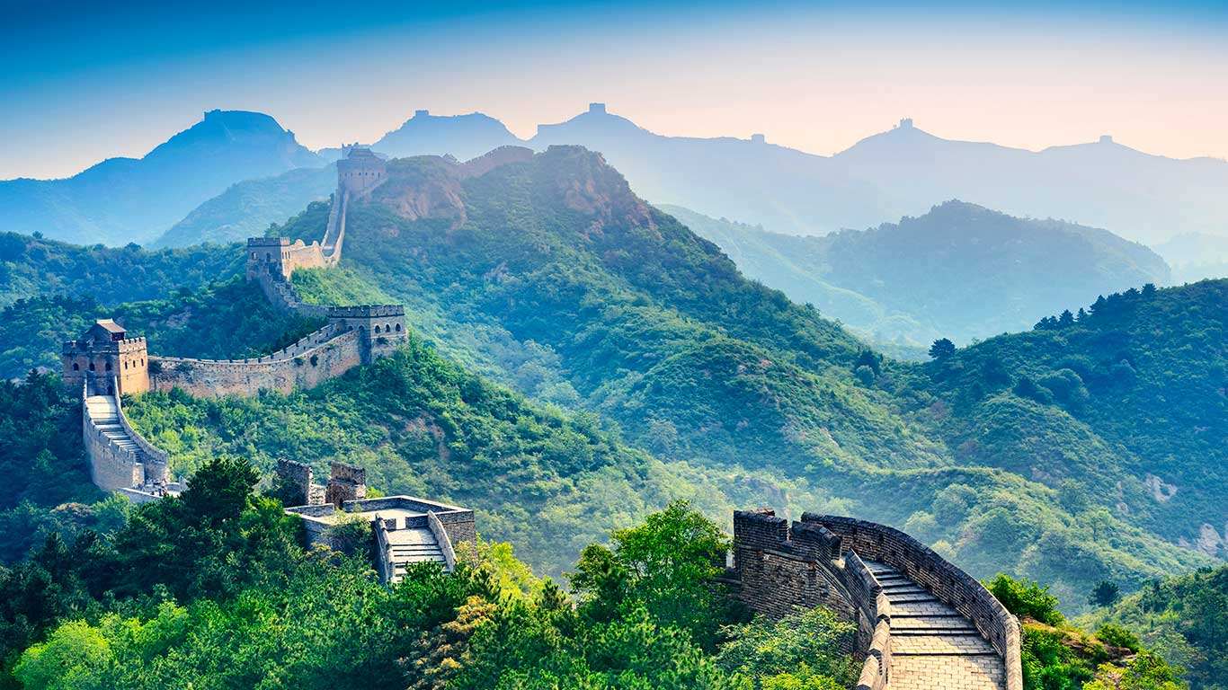 初夏·翠微长城  |  中国的长城 (© aphotostory/Getty Images)  -  2026/05/01