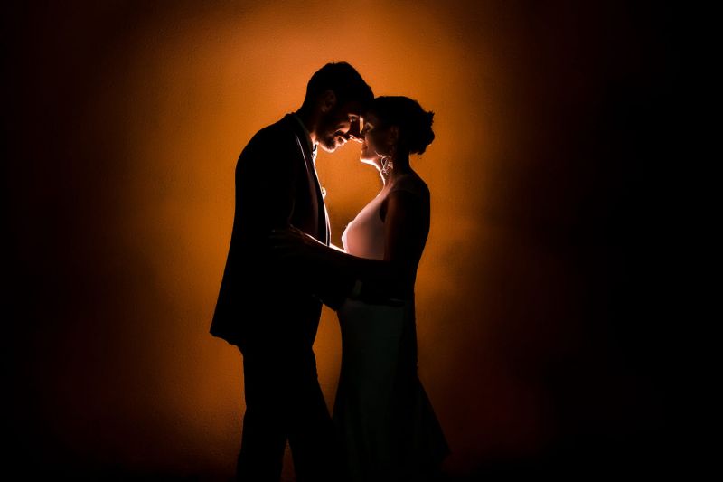 创意布光完全指南:色片、遮光板与戏剧性人像