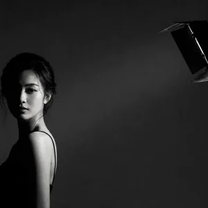 人像摄影必学：巧用遮光板打造戏剧性硬光人像