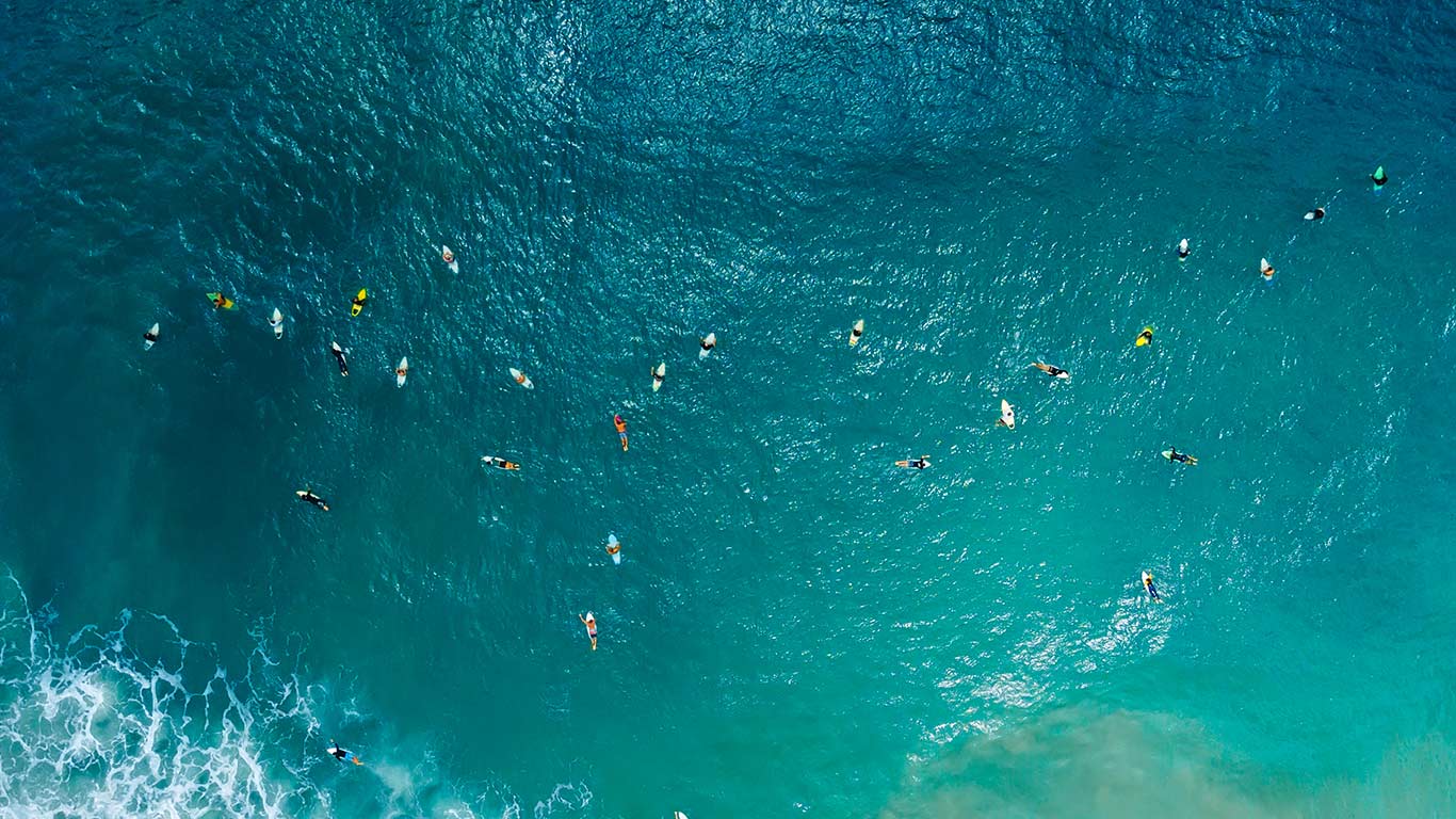 读懂浪涛之间的讯息 | 冲浪者航拍图,圣卡塔琳娜州,巴西 (© Wonderful Nature/Shutterstock) - 2026/08/29