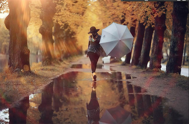 人物在水洼里有完整倒影,脚下还有溅起来的水花。只涂人,水花和倒影一点没碰