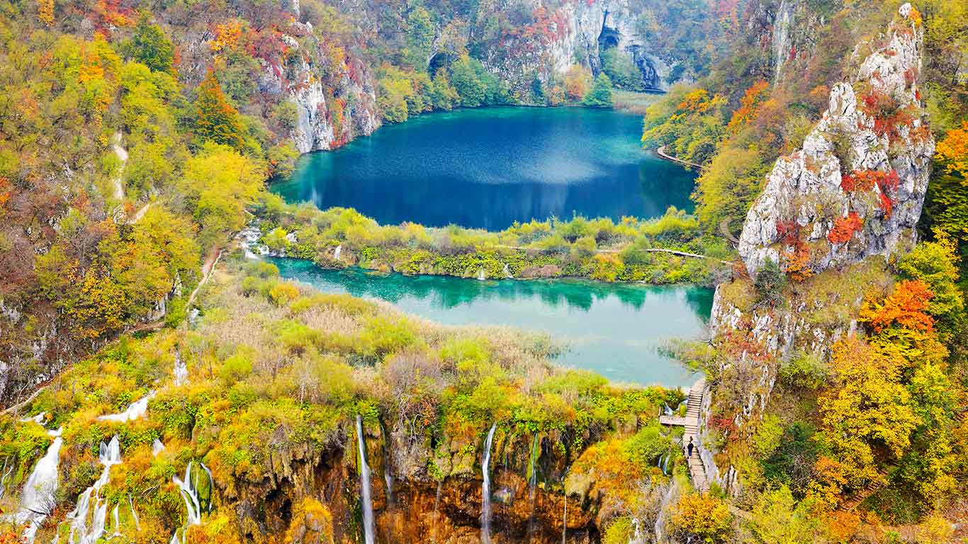 蓝与绿的交响曲 | 普利特维采湖群国家公园,克罗地亚 (© Jan Wlodarczyk/Alamy) - 2026/10/13