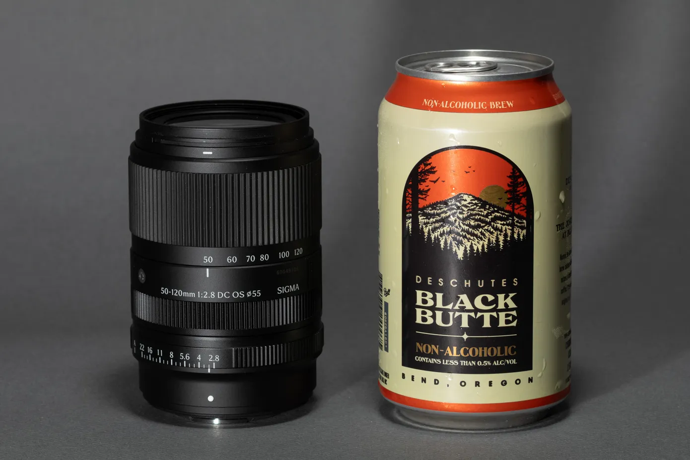 50-120mm F2.8 的产品特写,小得不太像一支长变焦