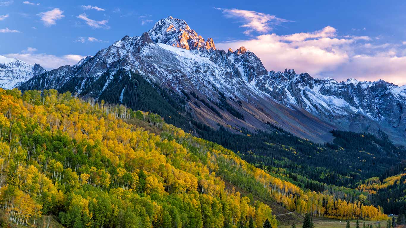 一窥科罗拉多群峰 | 斯奈费尔斯山,里奇韦附近的圣胡安山脉,科罗拉多州,美国 (© lightphoto/Getty Images) - 2026/10/16